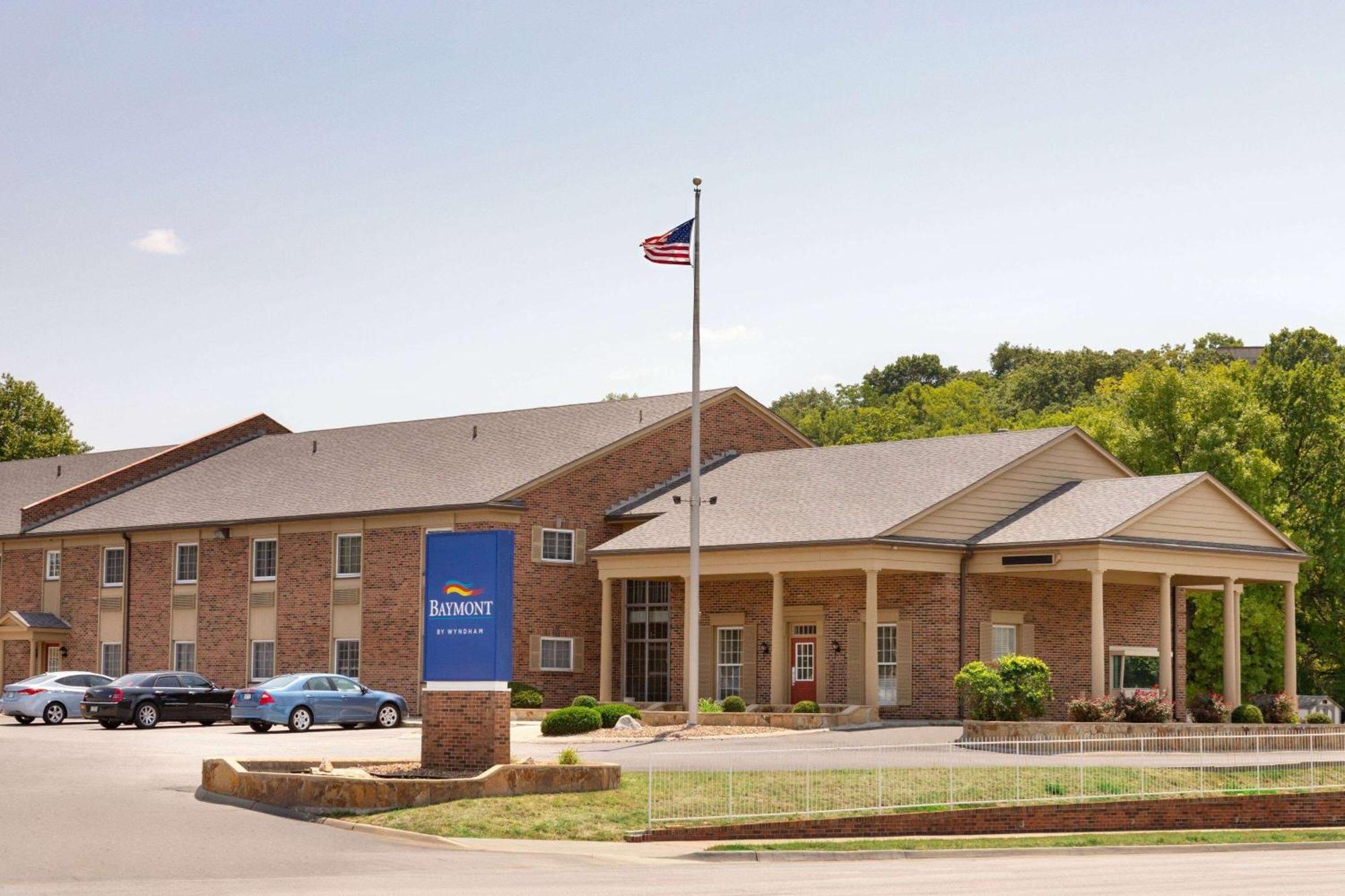 Baymont By Wyndham Kansas City Ku Medical Center Exterior foto
